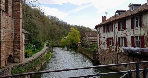 Saint Jean Pied de Port. Centre Ville. Rue Piétonne