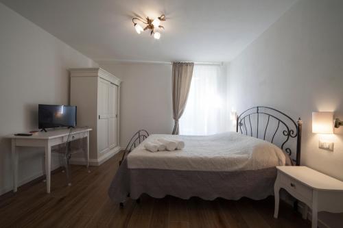Deluxe Double Room image 3