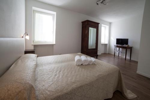 Deluxe Double or Twin Room image 5