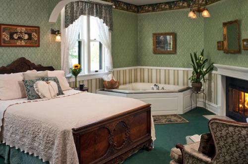 Queen Room with Spa Bath