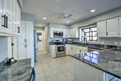 Hot Springs Village Lake House with Deck Near Golf! in Hot Springs Village, USA