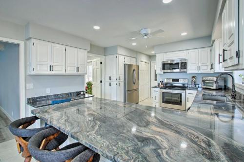 Hot Springs Village Lake House with Deck Near Golf! in Hot Springs Village, USA
