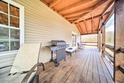 'Rose Valley House': Yard, Deck + Game Room! in Corry