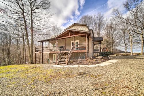 'Rose Valley House': Yard, Deck + Game Room! in Corry