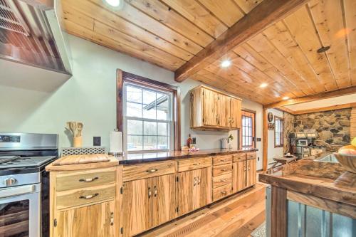 'Rose Valley House': Yard, Deck + Game Room! in Corry