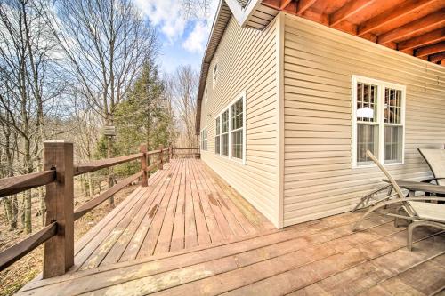'Rose Valley House': Yard, Deck + Game Room! in Corry