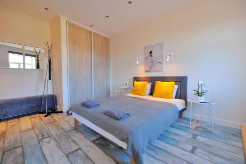 Gertrudes Residence stay in Light-Filled Studio apartment in Central Riga, Рига