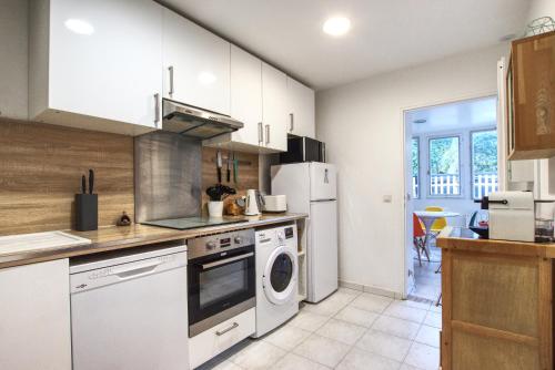 кухня, Maison avec jardin et jacuzzi proche Polytechnique in Palaiseau
