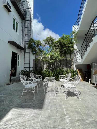 J Spazio Apartelle and Cafe