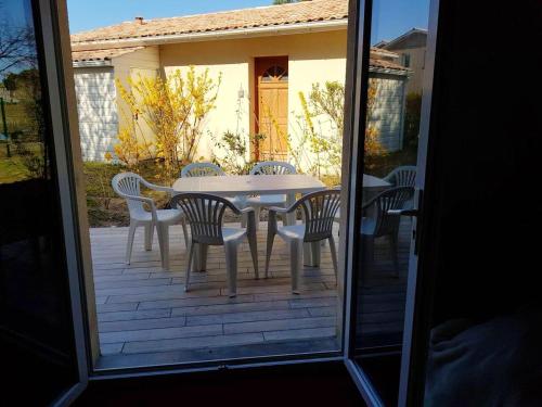 Maison d'une chambre avec vue sur le lac piscine partagee et jardin amenage a Hourtin