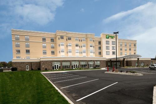 Holiday Inn & Suites Detroit - Troy, an IHG Hotel