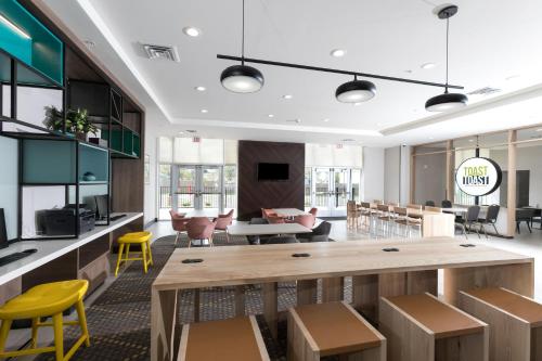 ล็อบบี้, Holiday Inn & Suites Detroit - Troy by IHG in ทรอย (MI)