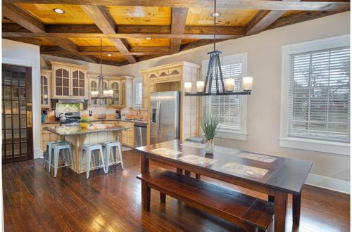 Beautiful Craftmans 4BR2,5BA Home Near Downtown in San Antonio, USA