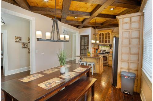 Beautiful Craftmans 4BR2,5BA Home Near Downtown in San Antonio, USA
