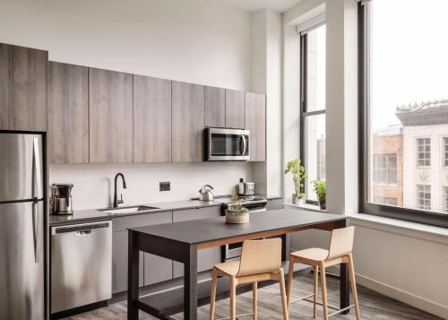 ห้องครัว, ROOST Cleveland near ลานกีฬาควิกเค่นโลนส์