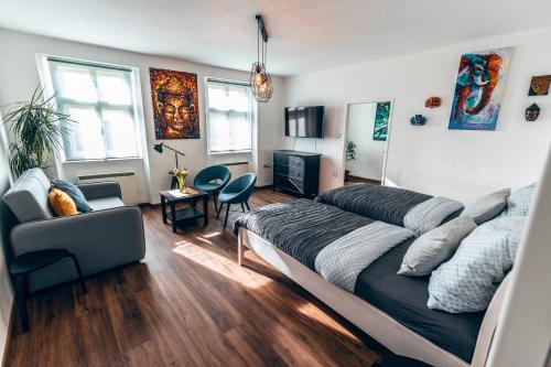 2 bedrooms, 4 beds