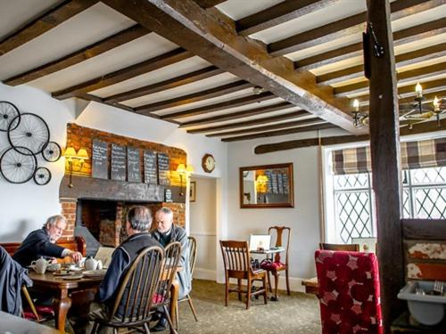 Iekārtas, The White Horse Hotel in Thornham Magna