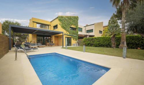 TarracoHomes, TH150 Modern house in Tamarit with private pool