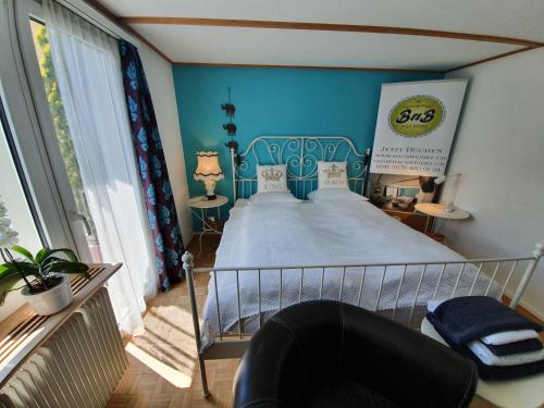 Comfort Double Room with shared bathroom
