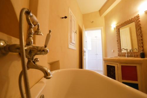 ΑΙΩΡΑ ΑΙΩΡΑ