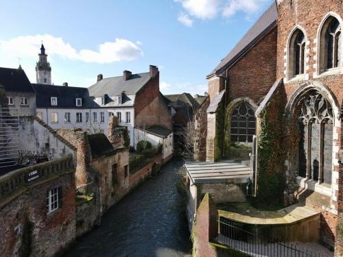 Tuvākā izklaides vieta, Cosy townhouse in the heart of Hesdin with private jacuzzi in Hesdin