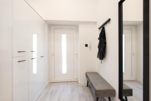 Holló 3 Bedroom Downtown Apartment - image 6