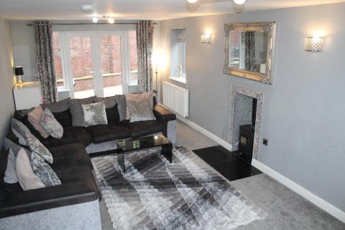 4 Bedroom Detached Holiday home with Hot Tub in Врексхем