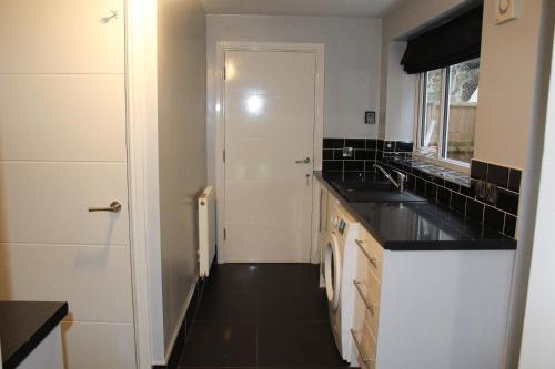 4 Bedroom Detached Holiday home with Hot Tub in Врексхем