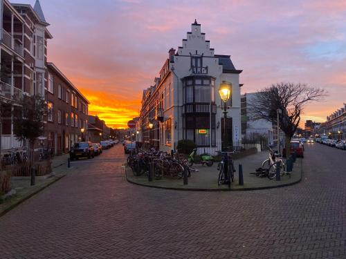 Hotel 'T Sonnehuys — hotel in Renbaanstraat 2, Scheveningen NL, 2586