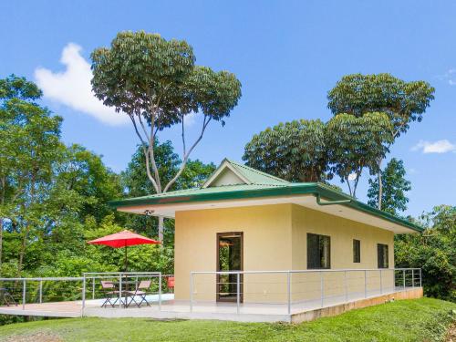 陽台/露台, Toucan Villa Newer with WiFi & Pool - Digital Nomad Friendly in 曼努爾安東尼奧