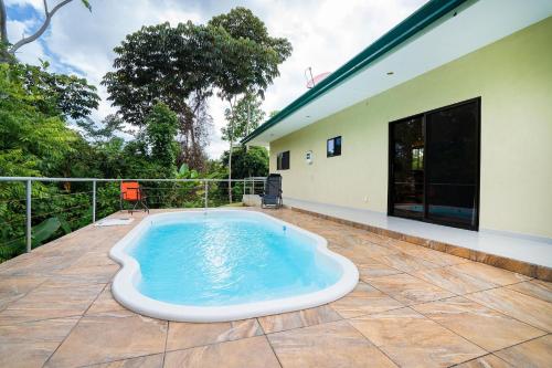 Swimming pool, Toucan Villa Newer with WiFi & Pool - Digital Nomad Friendly in Manuel Antonio