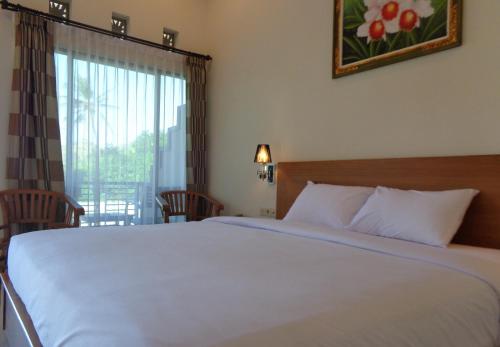 Antari Hotel Pemuteran Ideally located in the Pemuteran area, Antari Hotel Pemuteran promises a relaxing and wonderful visit. Both business travelers and tourists can enjoy the propertys facilities and services. Service-mi