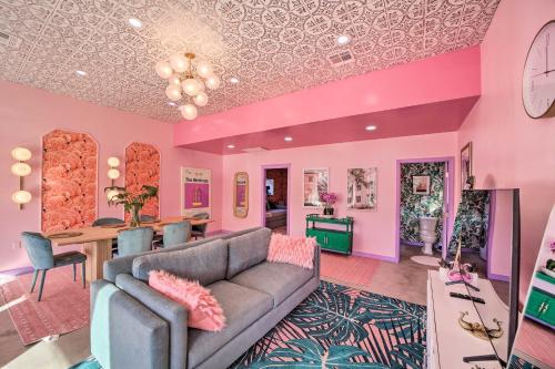 Unique, Themed Tulsa Escape about 2 Mi to Downtown! in Tulsa, USA