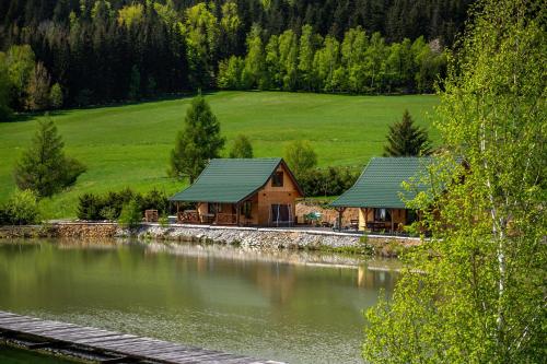 2 bedrooms, 7 beds