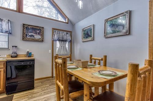 Adalynn's Mountain Retreat - image 11