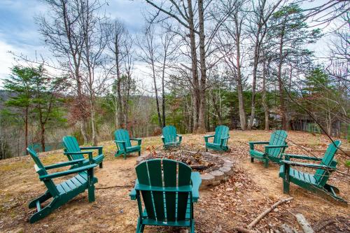 Family Mountain Lodge - Arcade Games, Hot Tub in Sevierville, USA