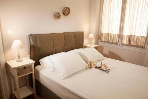 2-spaces comfy Bentzi apartment 7 with balcony in Pagrati, Ateny
