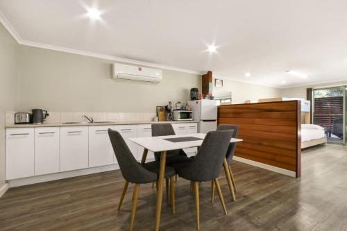 Gippsland Region Aruma 4-Star Single Room lobby