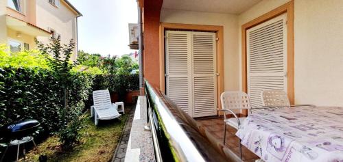 ทัศนียภาพ, Apartments with a parking space Malinska, Krk - 19309 in ซีดาริชิ