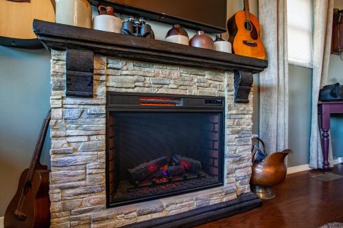 Maple Ridge with Mtn View Fireplace