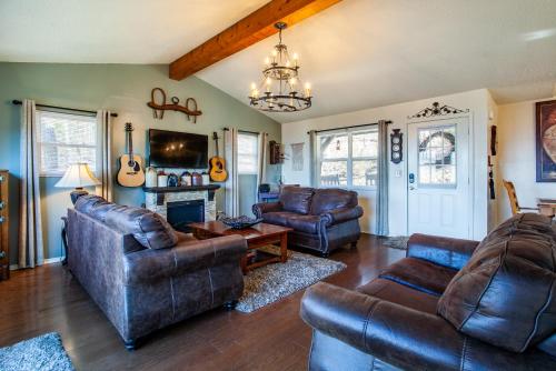 Maple Ridge with Mtn View Fireplace in Sevierville, USA