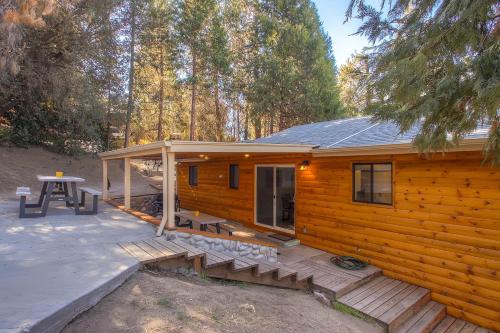 Yosemite's Golden Trout Retreat - image 2
