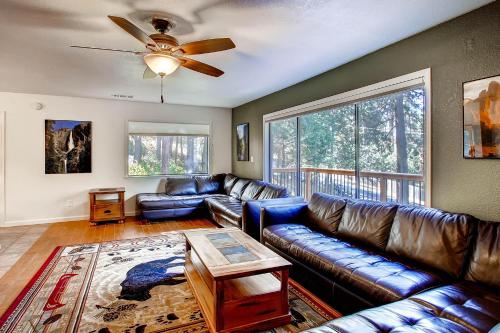 Yosemite's Golden Trout Retreat - image 11