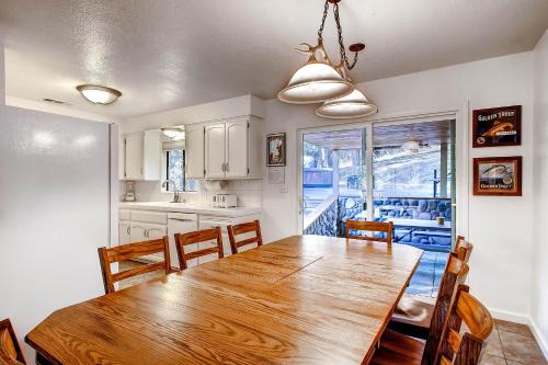Yosemite's Golden Trout Retreat - image 12