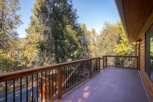 Yosemite's Golden Trout Retreat - image 10