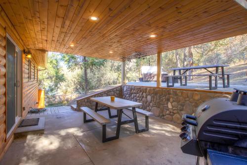 Yosemite's Golden Trout Retreat - image 11