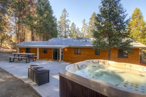 Yosemite's Golden Trout Retreat - image 12