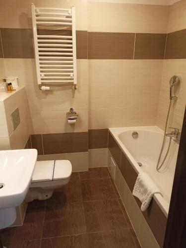 Hotel Gromada - main image