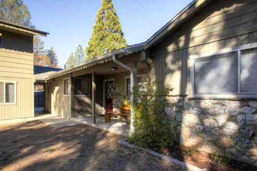 Lazy Bear Lodge - image 12