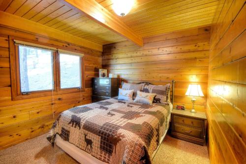 Treetops Cabin thumb 2